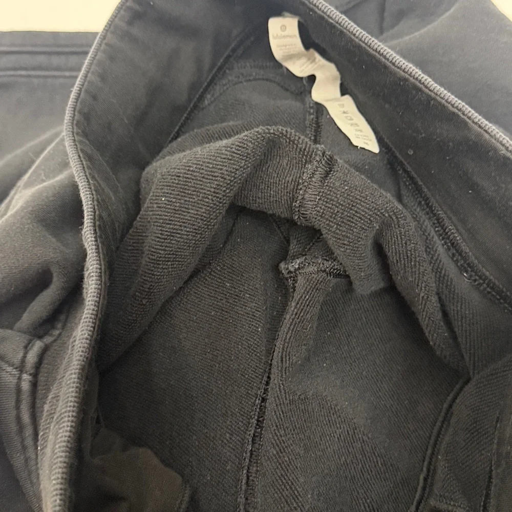 Lululemon women’s black sweatpants joggers size 6.